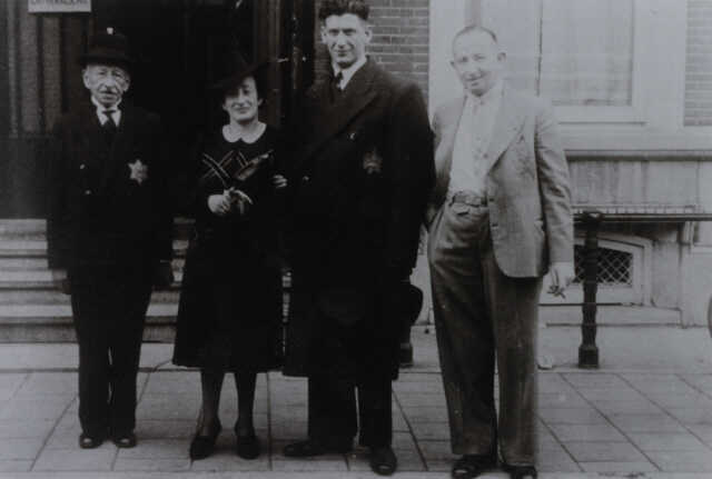 Jacques van den Bergh bij het huwelijk van zijn zus, 1942