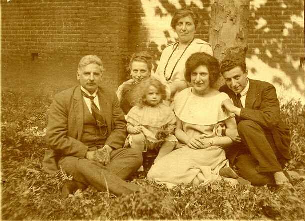 Bernarda Berkelij-Meijers met haar dochter Sophie en schoonzoon Alexander Coppens