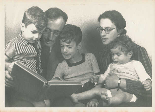 From left to right: Jo, Herman en Benno Blanes with their parents Philip en Henriëtte Blanes-Polak