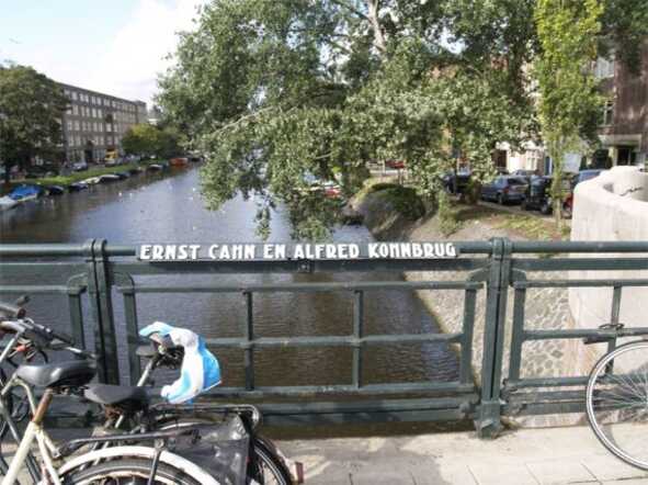 De Ernst Cahn en Alfred Kohn-brug in Amsterdam-Zuid