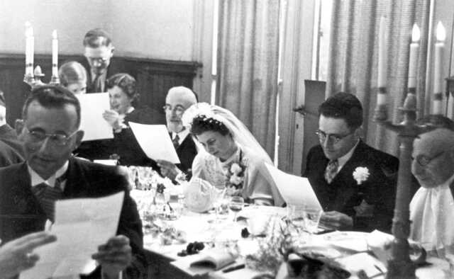Maurits David Jakobs en Bertha Levi op hun trouwdag, zomer 1942