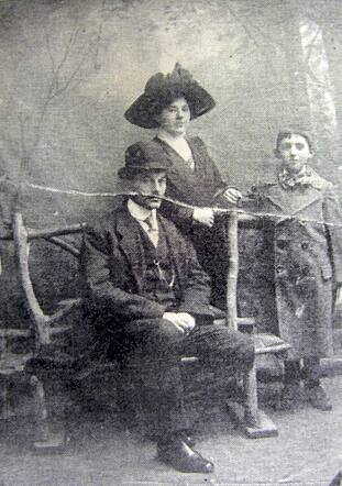Zadok Frank met zijn echtgenote en hun neefje, 1911