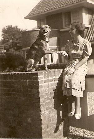 Clara Rozette de Vries with dog 1