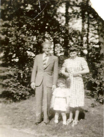 Machiel (Chieltje) Cohen with his parents Mozes and Roza Cohen-Doof