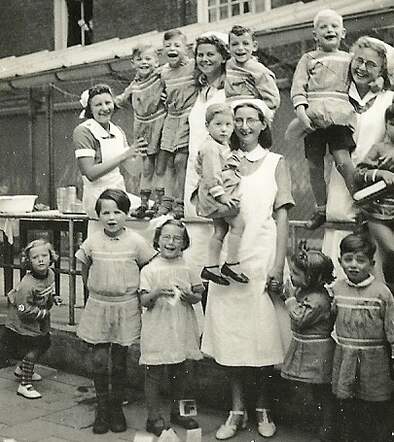 crèche Prinses Juliana in de Warmoesstraat, 1940