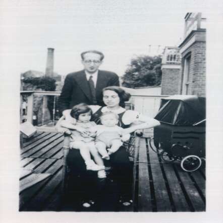 Harry Mordechai and Evelyn Esther Danziger with their parents Hans and Elsbeth Danziger-Herschkowitsch