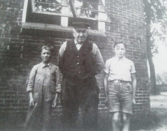 David Stern with to the left nephew Berthold Stern