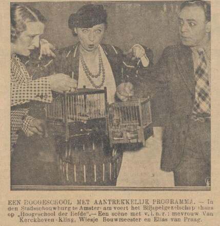 De Sumatra Post 12 augustus 1935, pag. 16. Elias van Praag met het Blijspelgezelschap.