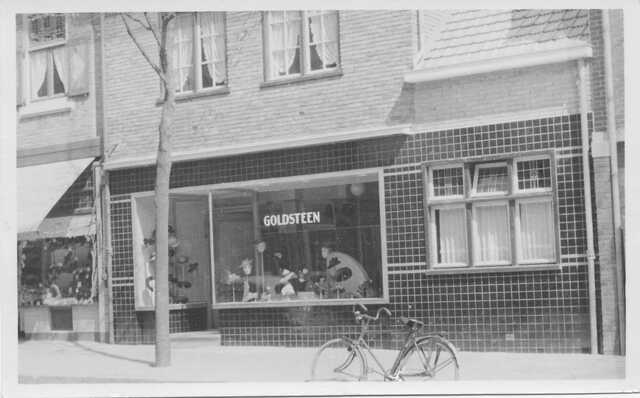 The shop of Carolina Goldsteen-Mendel at the Raadhuislaan 13 in Geleen