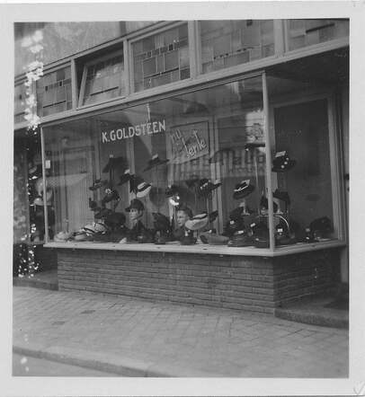 De winkel van het echtpaar Goldsteen op de Limbrichterstraat in Sittard