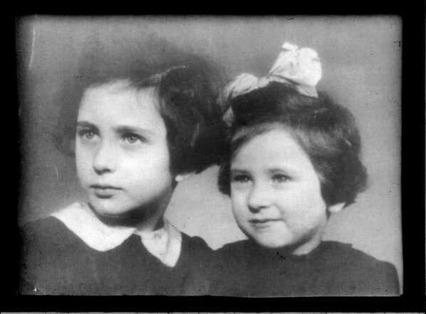 Judith (Didi) Gross (links) en haar zusje Elly Gross
