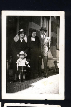 Dina Locher-Pop ( Jetta Locher-Rimini later Jetta Locher-Bromet) Jakob Pop & dochtertje Jetty Pop.