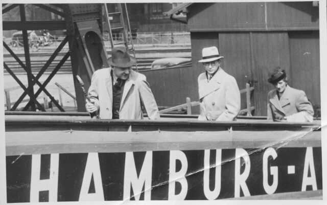 Het echtpaar Dingfelder met hun zoon aan boord van de St. Louis, 1939