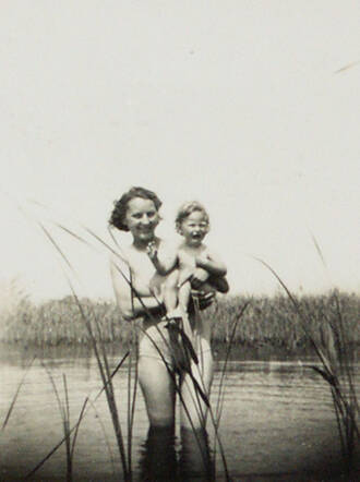Mina Lisa (Minnie) Blau-Muntner and her daughter Magdalena Dora Lieselotte (Dorie) Blau