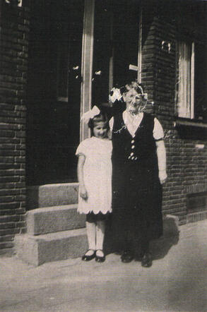 Jetty Droomer with her aunt
