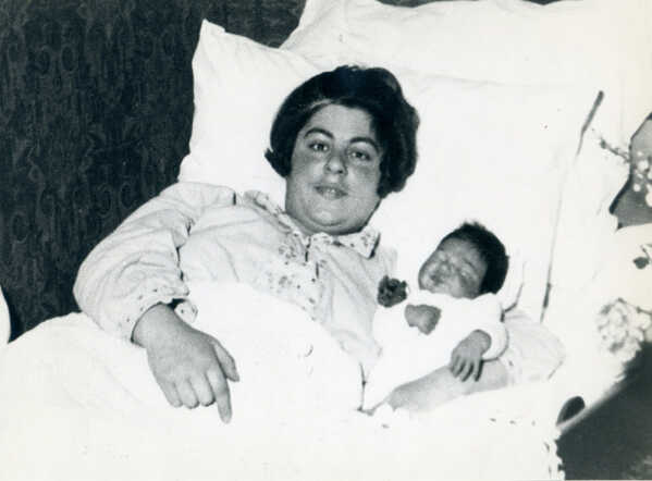 Beatrix Wilhelmina Druijff with her mother Mirjam Druijff-Loonstein