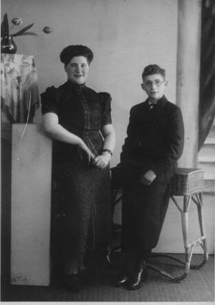 Maurits Bernardus Drukker with his elder sister Julie Drukker