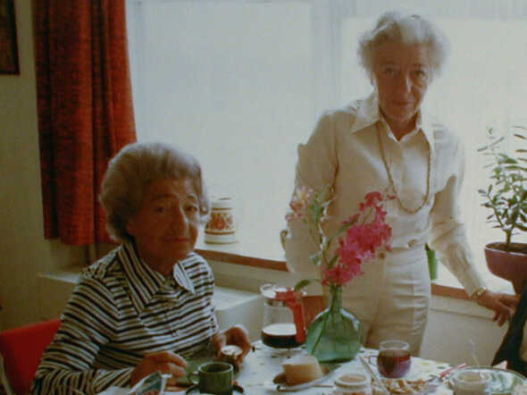 Edith en Charlotte Reinhaus in 1981
