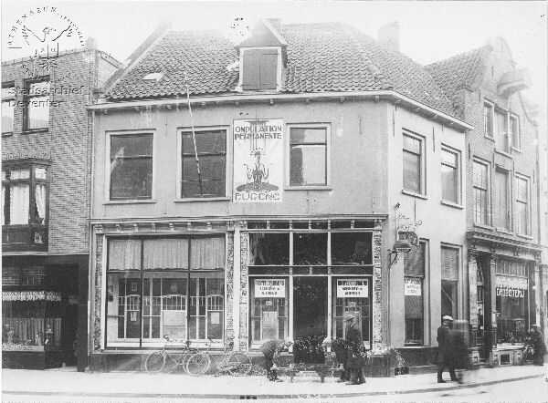 Eduard Adelaar-winkel Broederenstr links