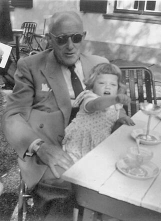 Eduard Jacobs met kleindochter Emily