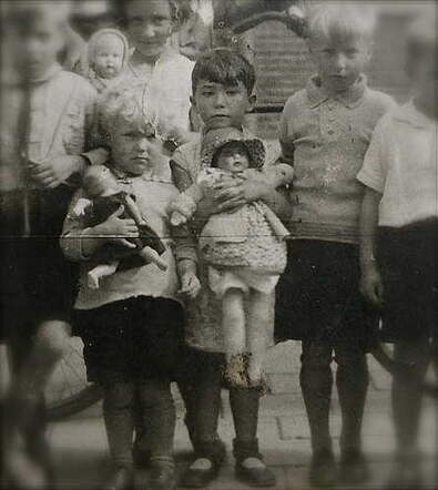 Elisabeth Tertaas on the right with doll. Behind her on the left, her sister Siena (also with a doll)