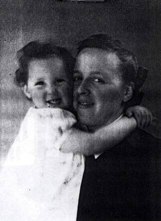 Leny Engelsman with her mother Anna Engelsman-de Metz