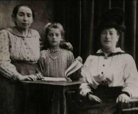 V.l.n.r.: Esther Benninga, Roze Benninga en Rebekka Benninga.