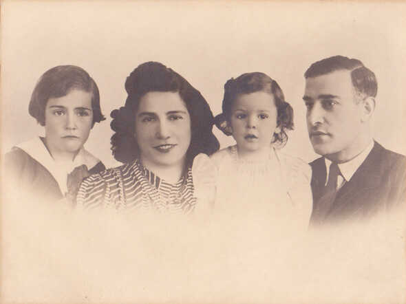 From left to right: Dolly Leger, Deborah Green, Greetje Leger, Manuel Leger