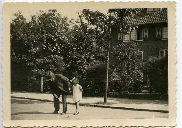 Fhilippus Berkelij met zijn kleindochter