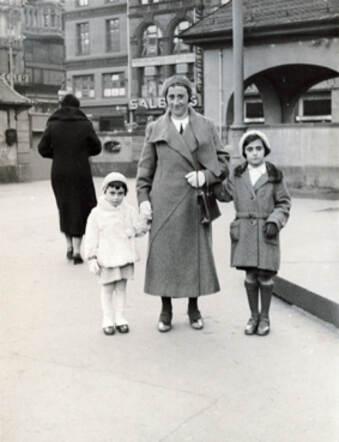 Edith Frank and her daughters