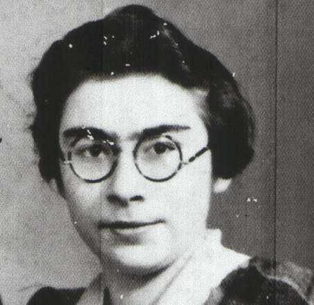 Rebecca Gans (cutting)