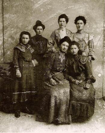 Six Gans sisters