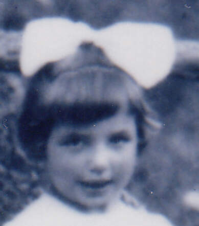 Dora Gazan (cutting)