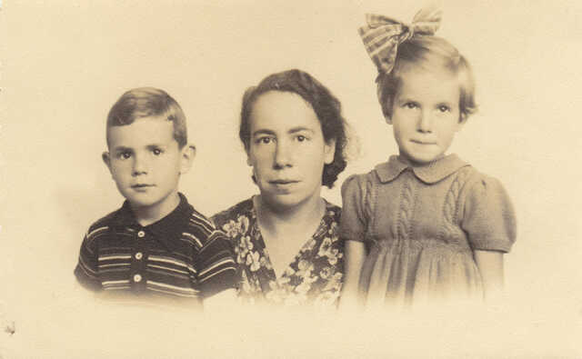 Herman Bernard and Hanneke Godschalk with their mother Suze Elize Godschalk- de Beer