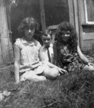 Frits en Lini Goldsteen met Nanny van der Sluis