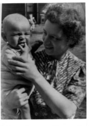 Bernard Gosschalk with his mother Anna Gosschalk-Cats