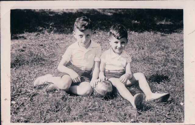 Jacob (Japie) Groen (left)