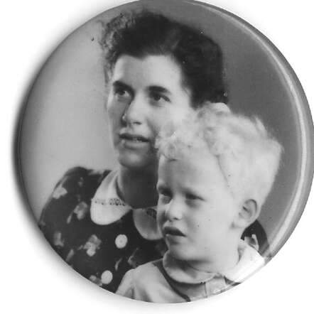 Samuel Groenteman with his mother Rachel Groenteman-Mozes