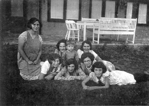 Groepsfoto Joods Weeshuis Leiden, april 1932