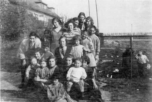 Groepsfoto Joods Weeshuis Leiden, voorjaar 1933