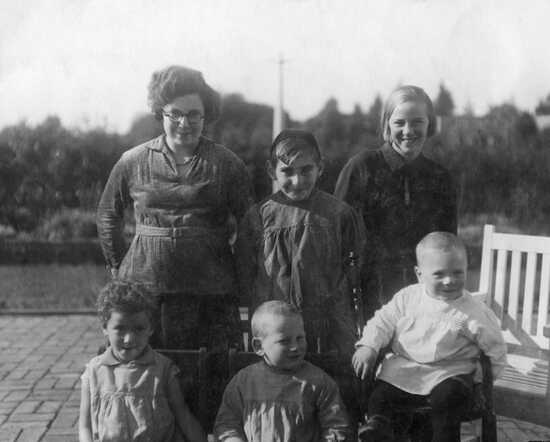 Groepsfoto Leids Weeshuis, najaar 1932