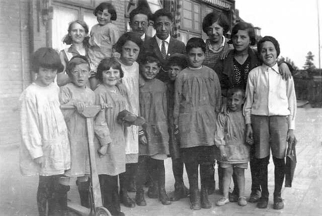 Group photo Jewish Orphanage in Leiden, spring 1932