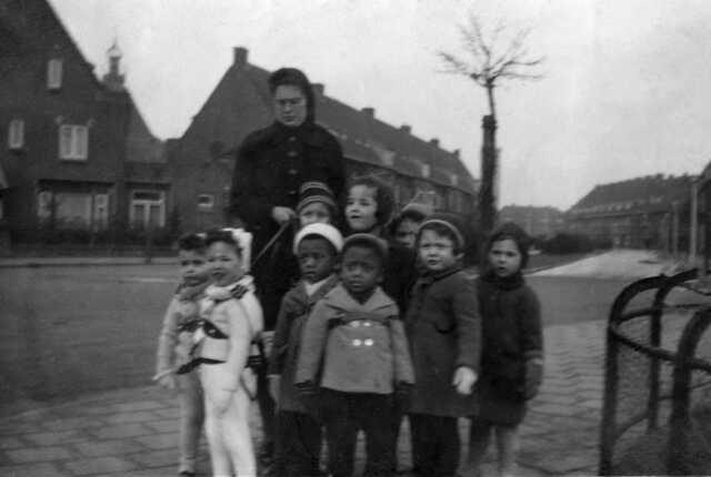 Sarah Grosswachs (bottom right, 2nd from the left)
