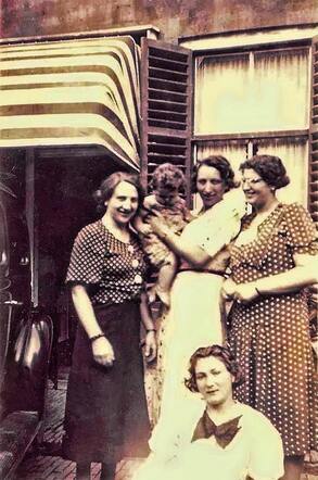 Hester Cato Hammelburg with on the left her mother Elisabeth Hammelburg-Zwarenstein