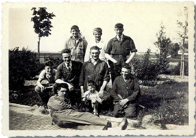 Selomo Simon Hartog amongst the butchers of him hometown Kampen