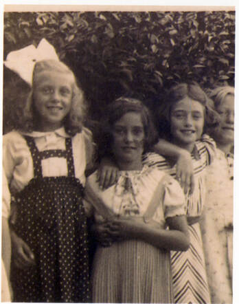 Paulina Heijligers (in the middle)