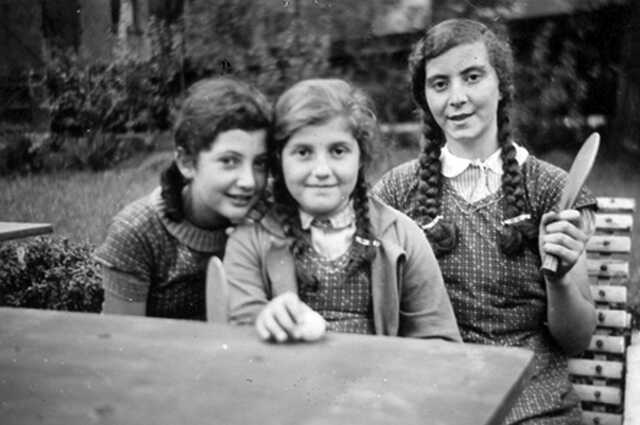 Helene Goldblatt en Hannelore Löwenstein in het Frankfurtse weeshuis, 1937