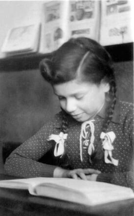Henny Adler op de Joodse lagere school aan het Pieterskerkhof 4a in Leiden, voorjaar 1942
