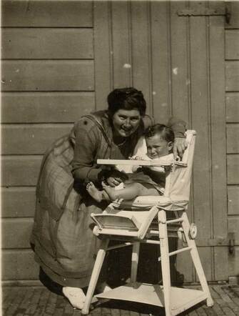Herman met moeder, 24-06-1920