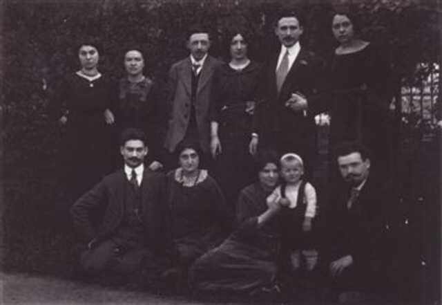 Het gezin Lakmaker op een bruiloft, 1913